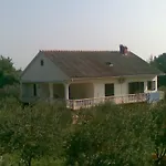 Geraeumige Mit Schoenem Garten By Interhome *