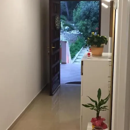 Apartamento Geraeumige Mit Schoenem Garten By Interhome