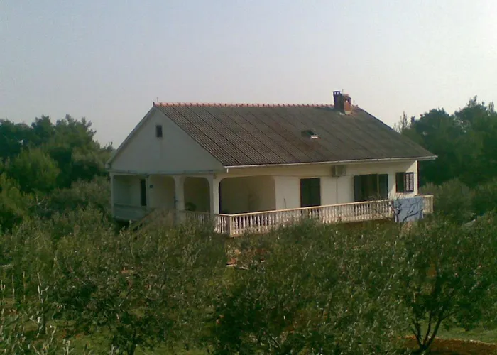Geraeumige Mit Schoenem Garten By Interhome *