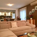 Geraeumige Mit Schoenem Garten By Interhome *