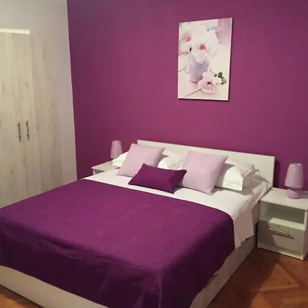 Appartement Geraeumige Mit Schoenem Garten By Interhome Vir
