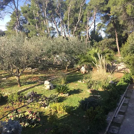 Geraeumige Mit Schoenem Garten By Interhome *