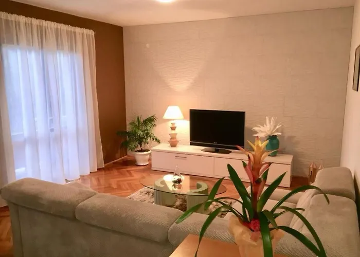 Apartment Geraeumige Mit Schoenem Garten By Interhome *