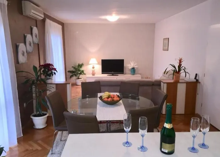 Geraeumige Mit Schoenem Garten By Interhome Appartement *