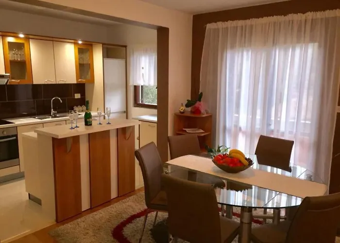 Apartment Geraeumige Mit Schoenem Garten By Interhome Vir