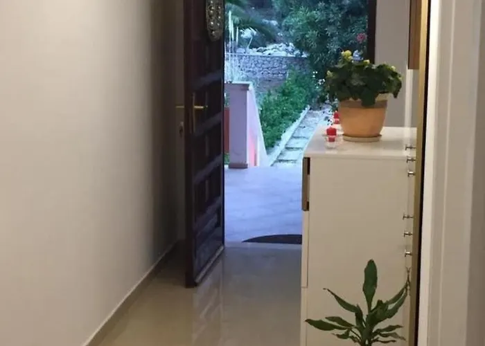 Apartment Geraeumige Mit Schoenem Garten By Interhome